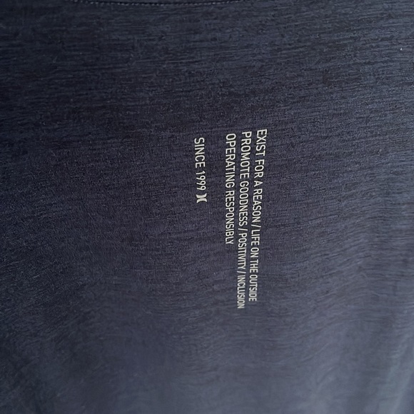 Hurley dry fit long sleeve shirt - Picture 4 of 4